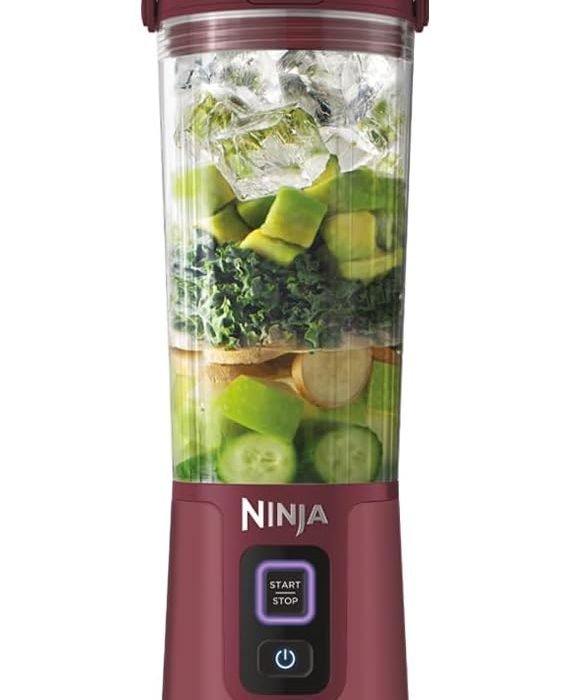 Ninja Blast Portable Blender. 30-second blend. BlastBlade(TM) Assembly. Crushes Ice. under 800g. Sip Lid. BPA Free. Re-chargeable Base. USB-C Charging Cord. 470ML. Ninja BC151SMCR. Cranberry Red