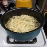 Philips Kitchen Appliances Compact Pasta and Noodle Maker. Viva Collection. Comes with 3 Default Classic Pasta Shaping Discs. Fully Automatic. Recipe Book. Small. White (HR2370/05) photo review