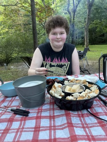 Kusini Electric Fondue Pot Set - Chocolate and Cheese Fondue - Temperature Control, Detachable Serving Trays, & 4 Roasting Forks - Gift Set & Date Night Idea. Serve at Movie Night or Game Night. photo review